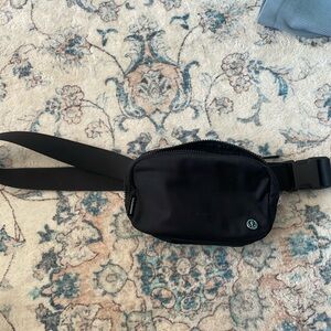 lululemon black belt bag